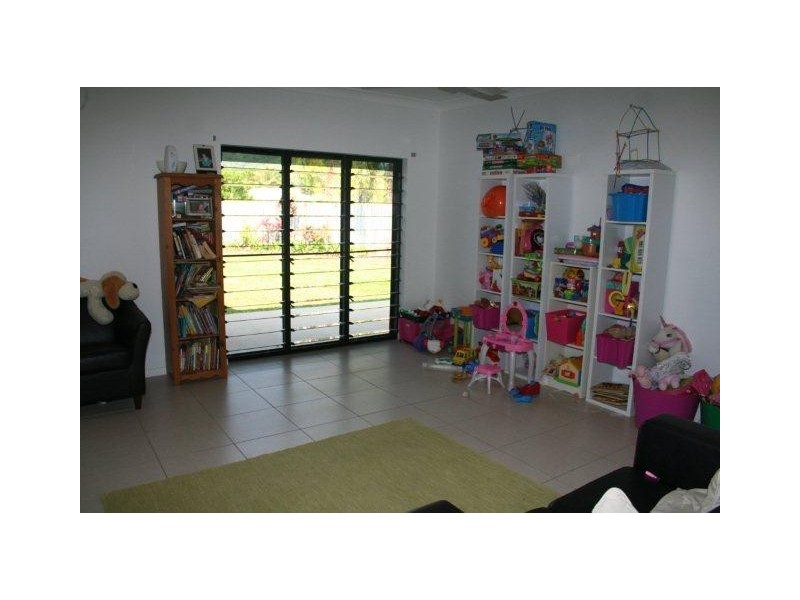 24 Ocean Ave, Cooya Beach QLD 4873