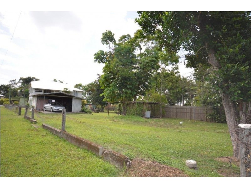 2 Mullavey Street, Mossman QLD 4873