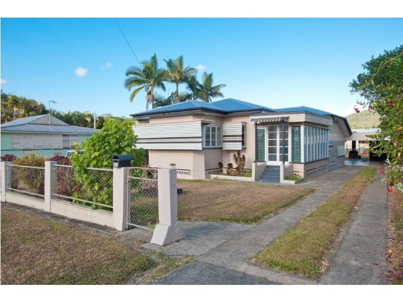 33 Mossman Street, Mossman QLD 4873