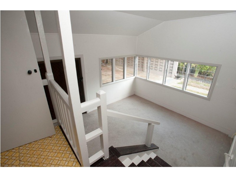 33 Mossman Street, Mossman QLD 4873