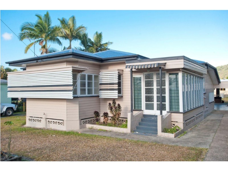 33 Mossman Street, Mossman QLD 4873