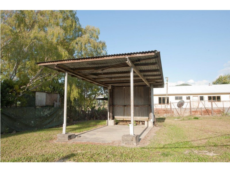 33 Mossman Street, Mossman QLD 4873