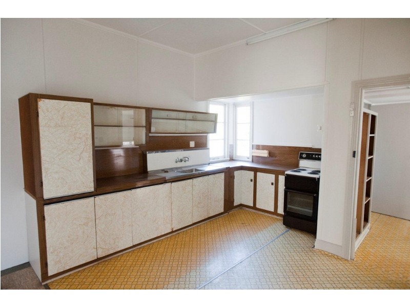 33 Mossman Street, Mossman QLD 4873