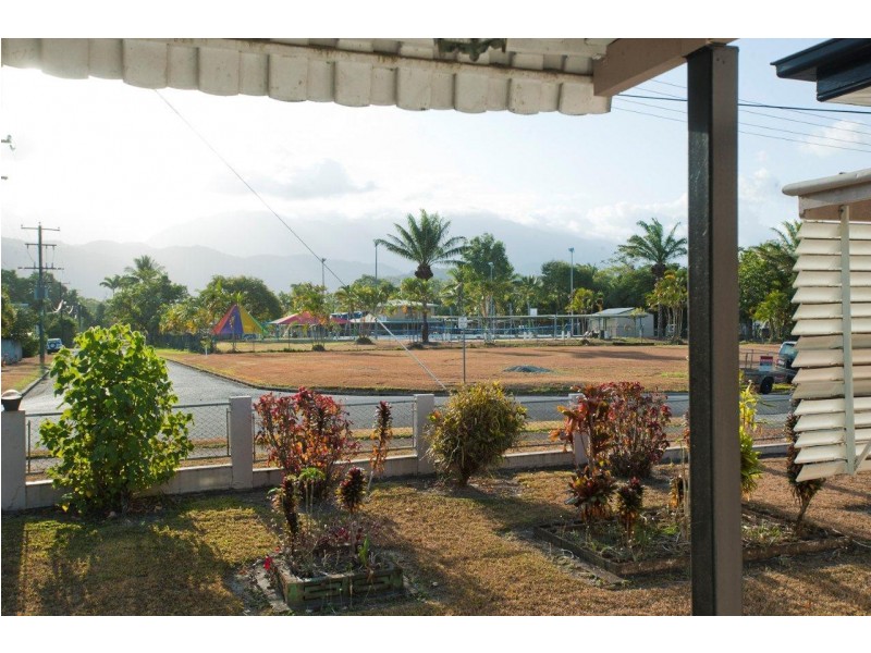 33 Mossman Street, Mossman QLD 4873