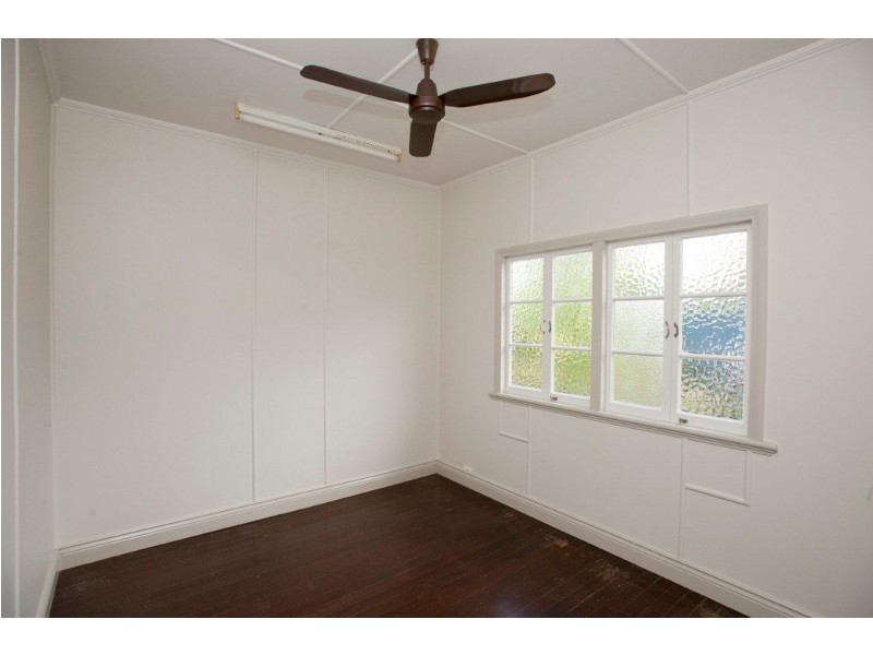 33 Mossman Street, Mossman QLD 4873