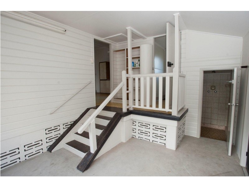 33 Mossman Street, Mossman QLD 4873