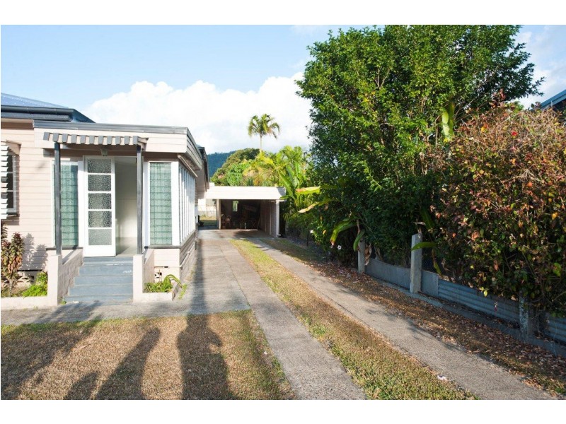 33 Mossman Street, Mossman QLD 4873