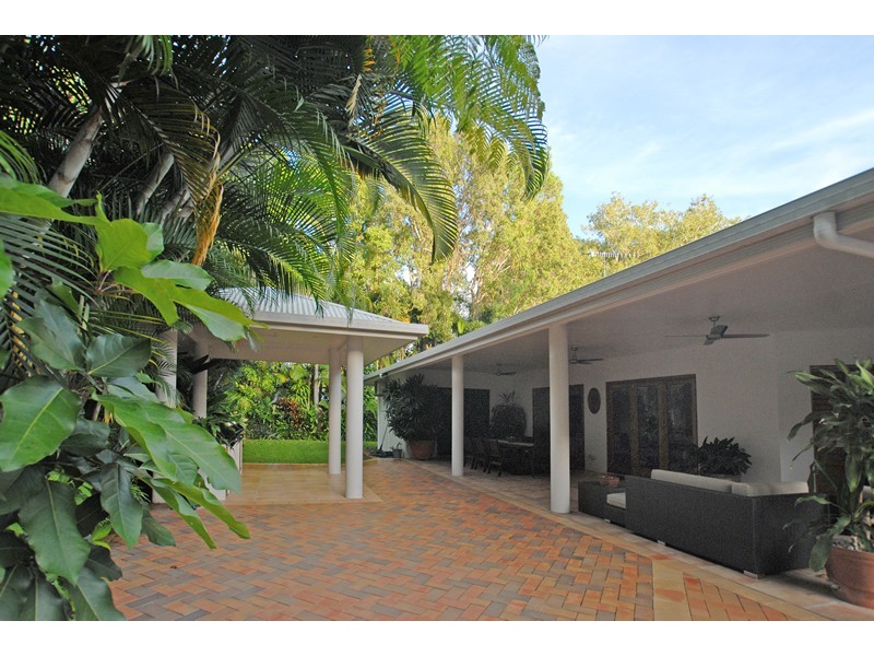 8 Andrews Close, Port Douglas QLD 4877