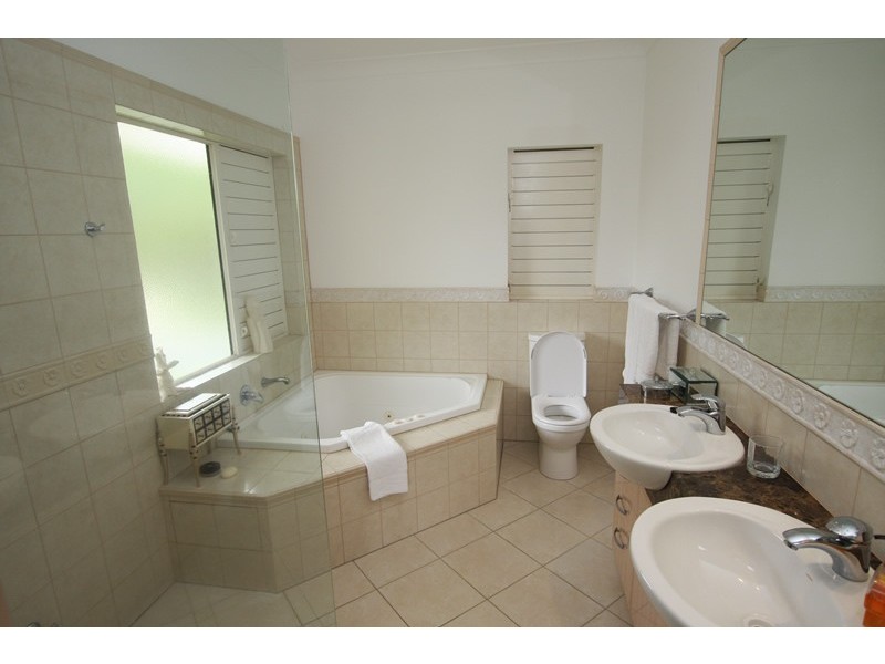 8 Paradise Links, Port Douglas QLD 4877