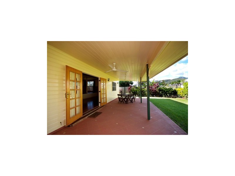 23 Owen Street, Mossman QLD 4873