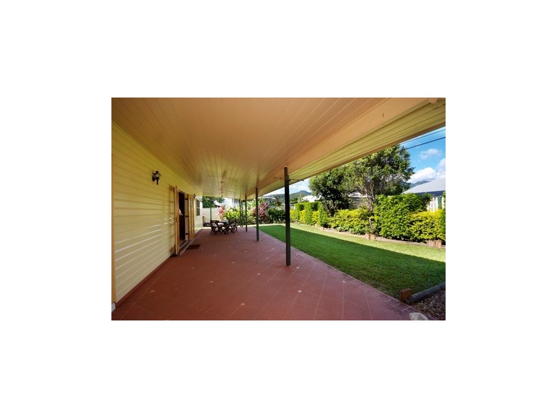 23 Owen Street, Mossman QLD 4873