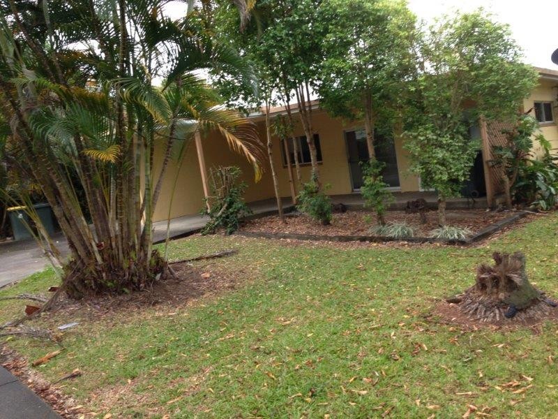 1/9 Dan Hart Lane, Mossman QLD 4873