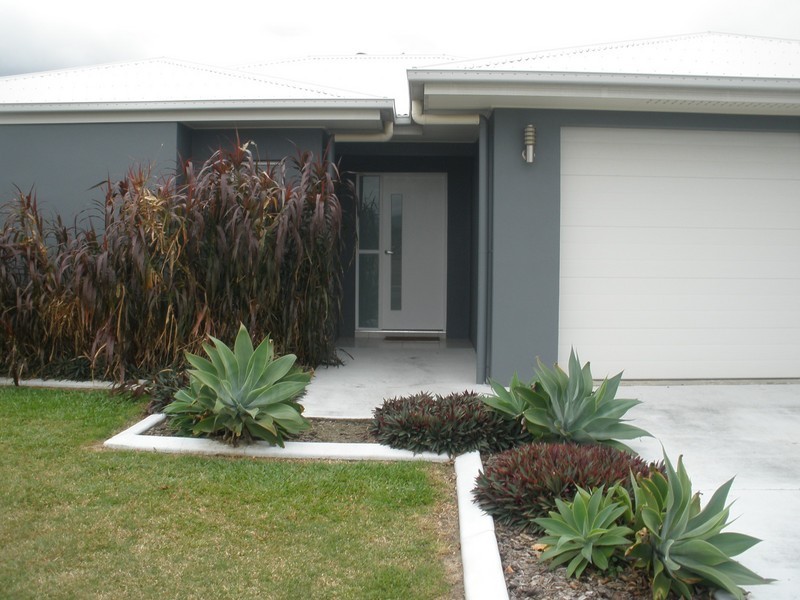 2 Riflebird Crescent, Mossman QLD 4873
