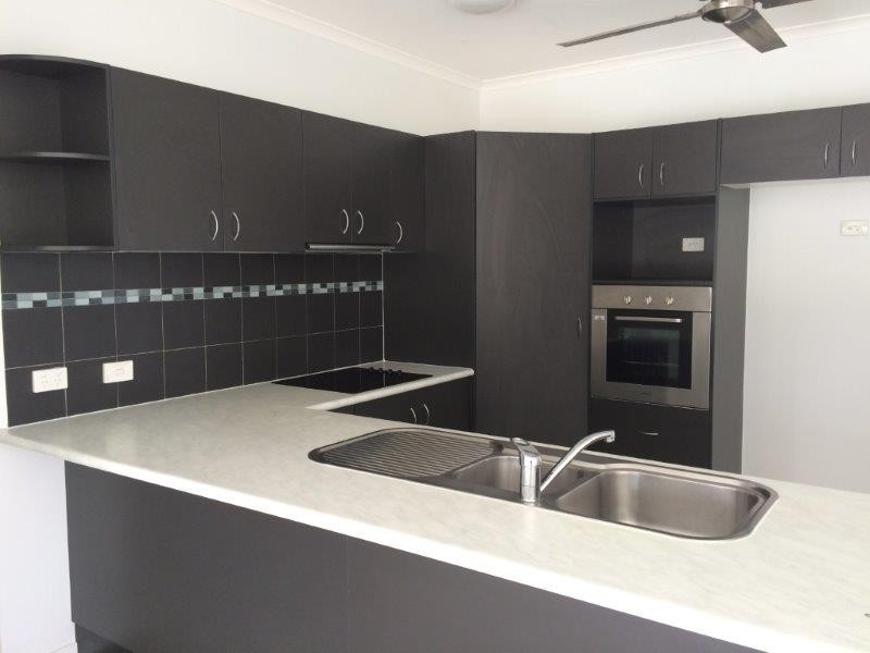 2 Riflebird Crescent, Mossman QLD 4873