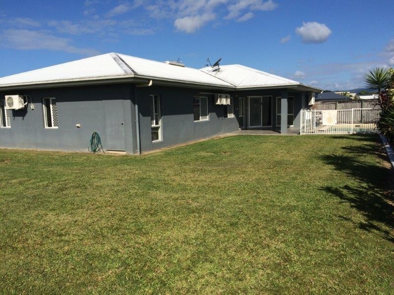 2 Riflebird Crescent, Mossman QLD 4873