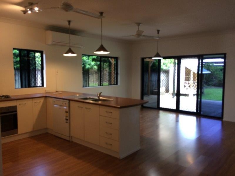 4 Waratah Close, Mossman QLD 4873