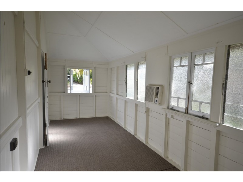 15 Grogan Street, Mossman QLD 4873