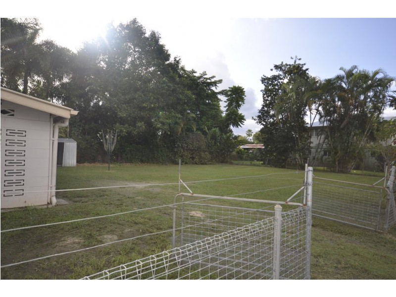 15 Grogan Street, Mossman QLD 4873