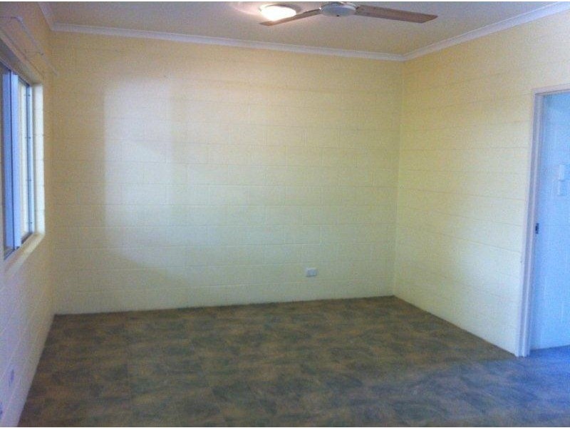 2/9 Dan Hart Lane, Mossman QLD 4873