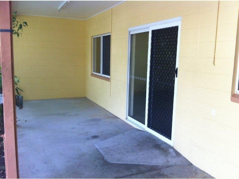 2/9 Dan Hart Lane, Mossman QLD 4873