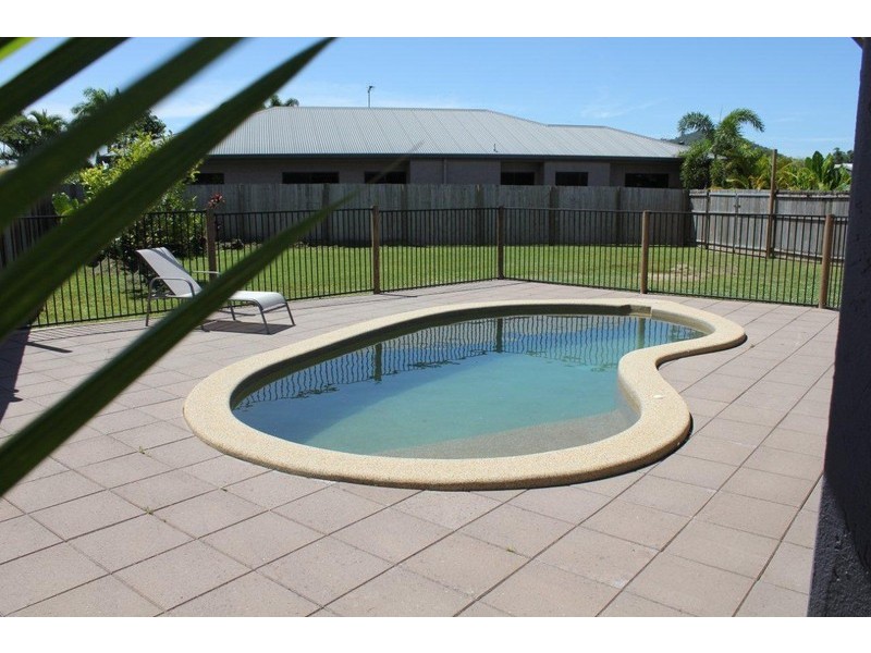 16 Satinash Street, Mossman QLD 4873