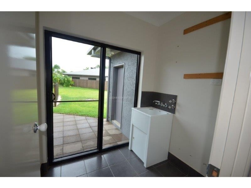 16 Satinash Street, Mossman QLD 4873