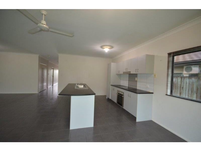 16 Satinash Street, Mossman QLD 4873