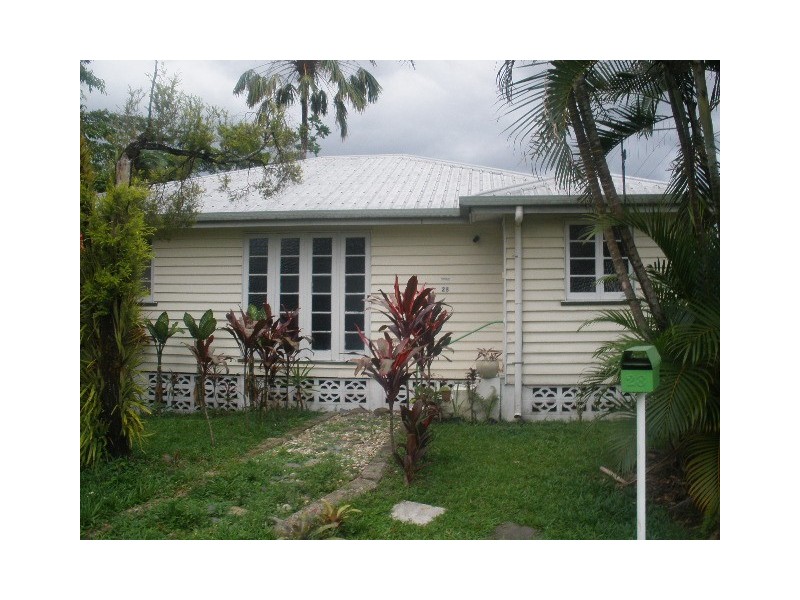 28 Mossman Street, Mossman QLD 4873