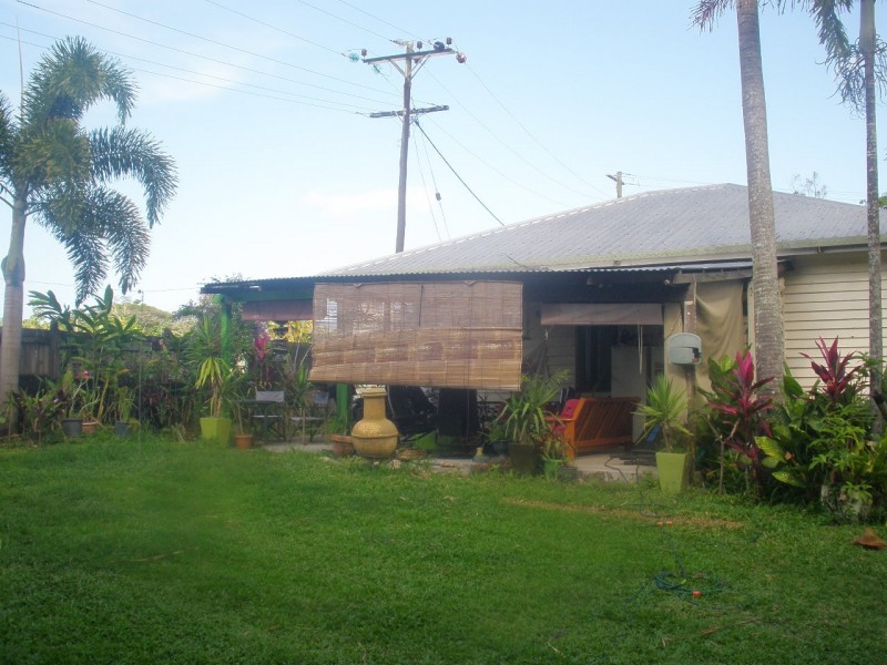 28 Mossman Street, Mossman QLD 4873