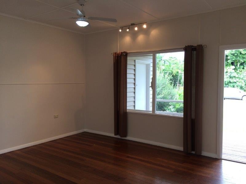 30 Thomas Street, Mossman QLD 4873