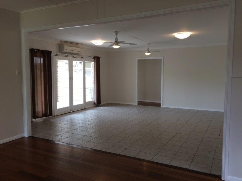 30 Thomas Street, Mossman QLD 4873