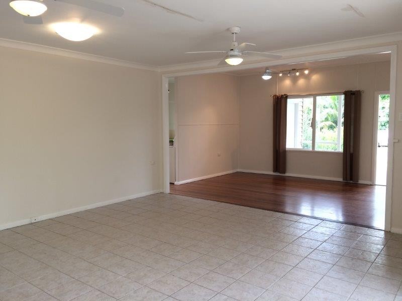 30 Thomas Street, Mossman QLD 4873