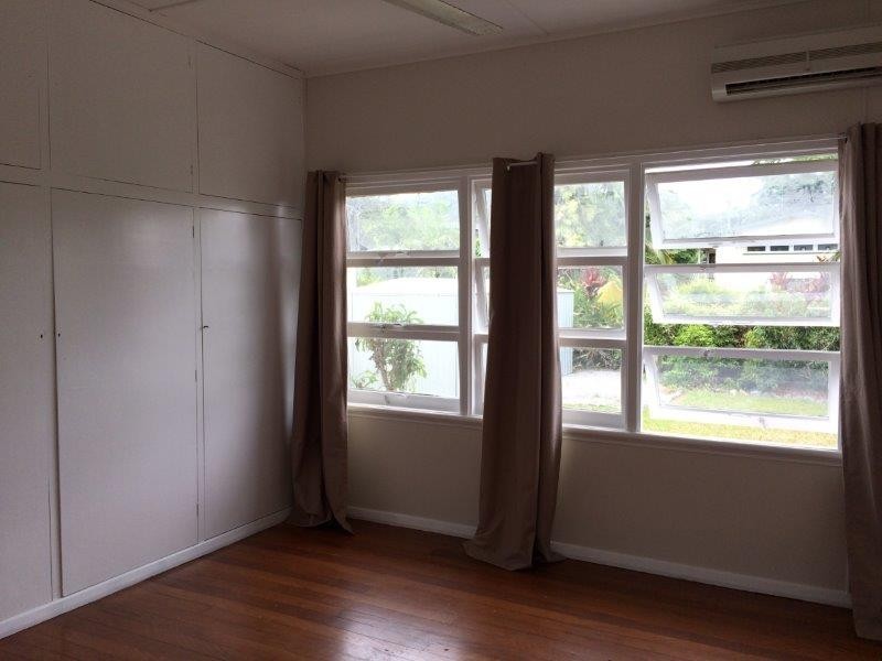 30 Thomas Street, Mossman QLD 4873