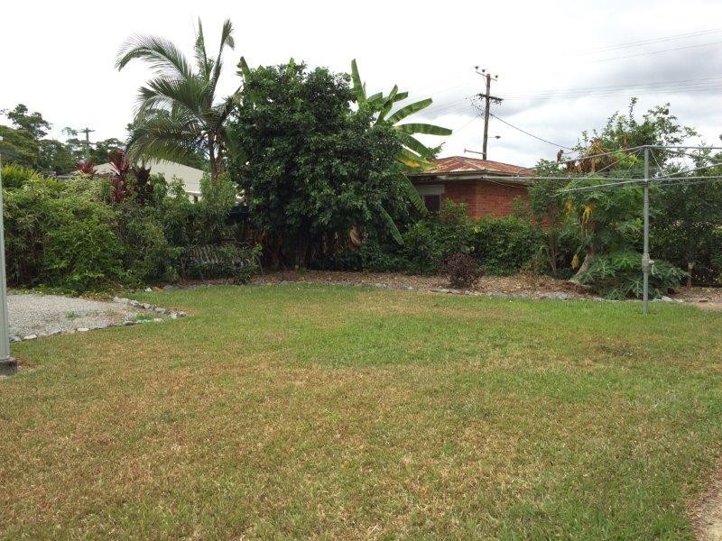 30 Thomas Street, Mossman QLD 4873