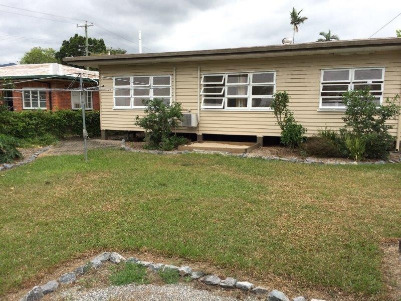 30 Thomas Street, Mossman QLD 4873