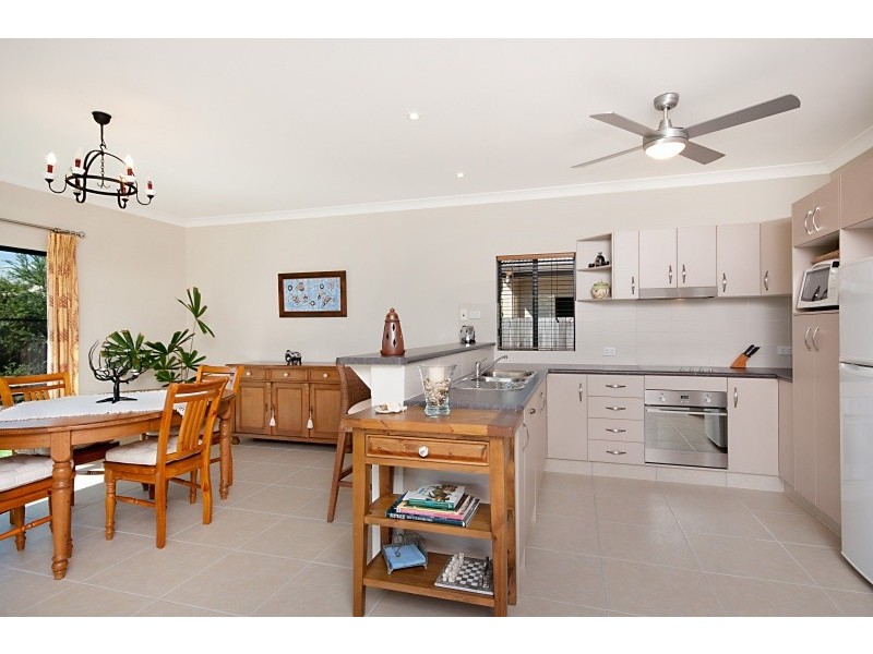 15 White Oak, Mossman QLD 4873