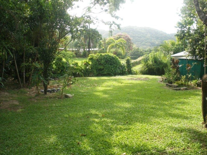 33 Pringle Street, Mossman QLD 4873