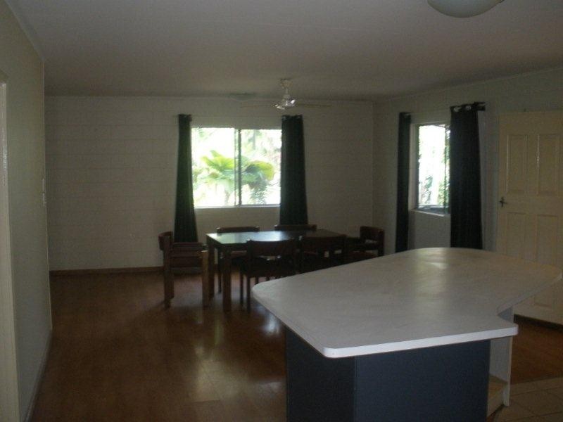 33 Pringle Street, Mossman QLD 4873