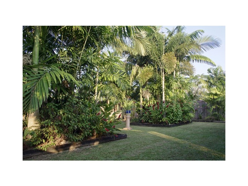 11 Forest Glen Drive, Mossman QLD 4873