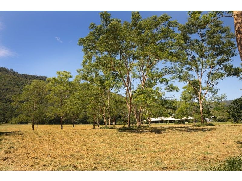 42 Mowbray River Rd, Mowbray QLD 4877