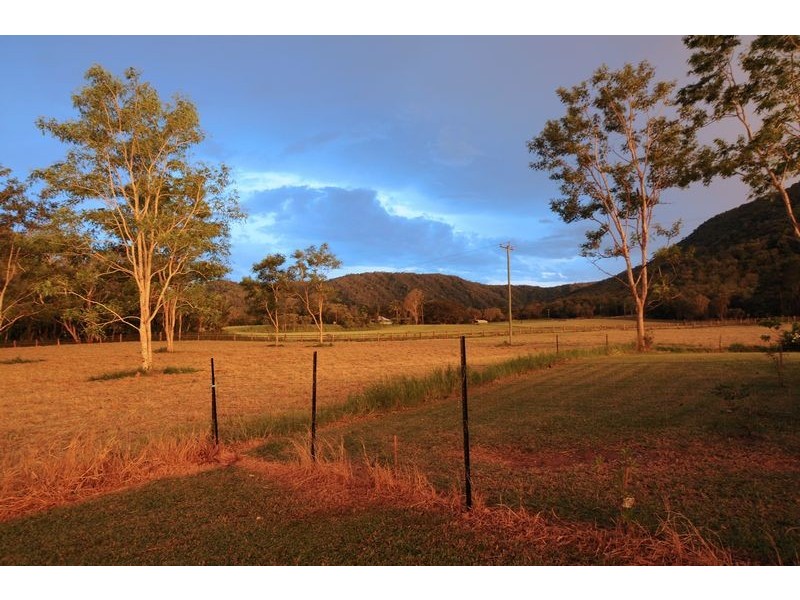 42 Mowbray River Rd, Mowbray QLD 4877