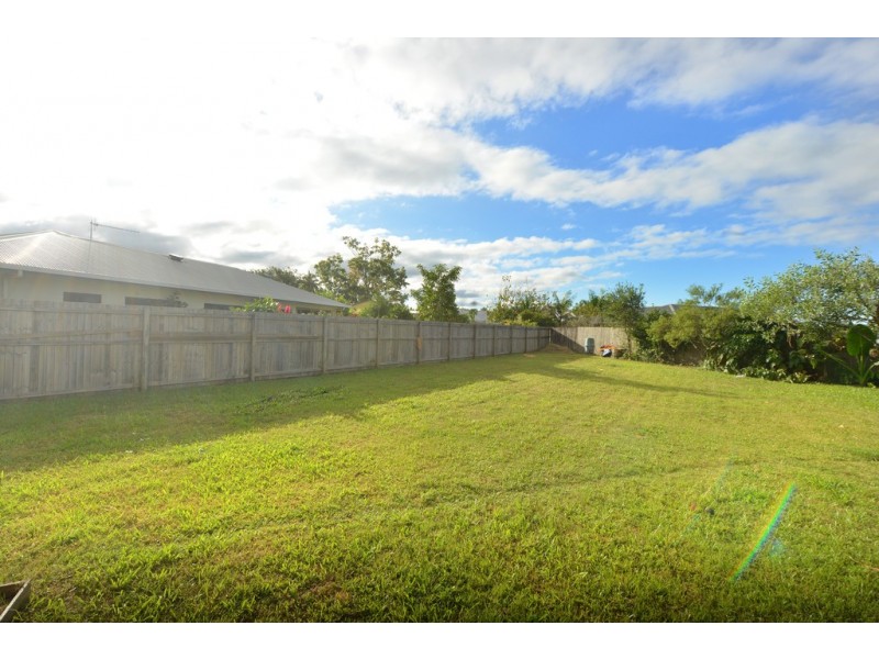 8 Spoonbill Close, Mossman QLD 4873