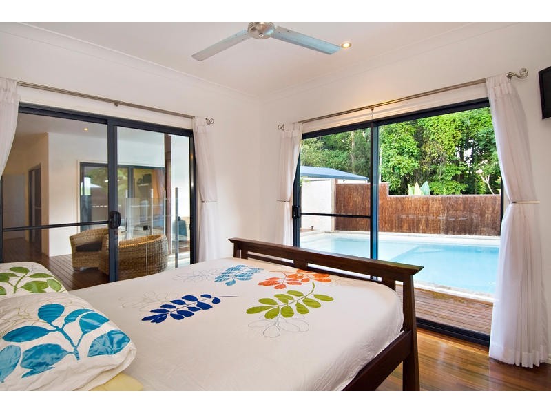 26 White Oak Ave, Mossman QLD 4873