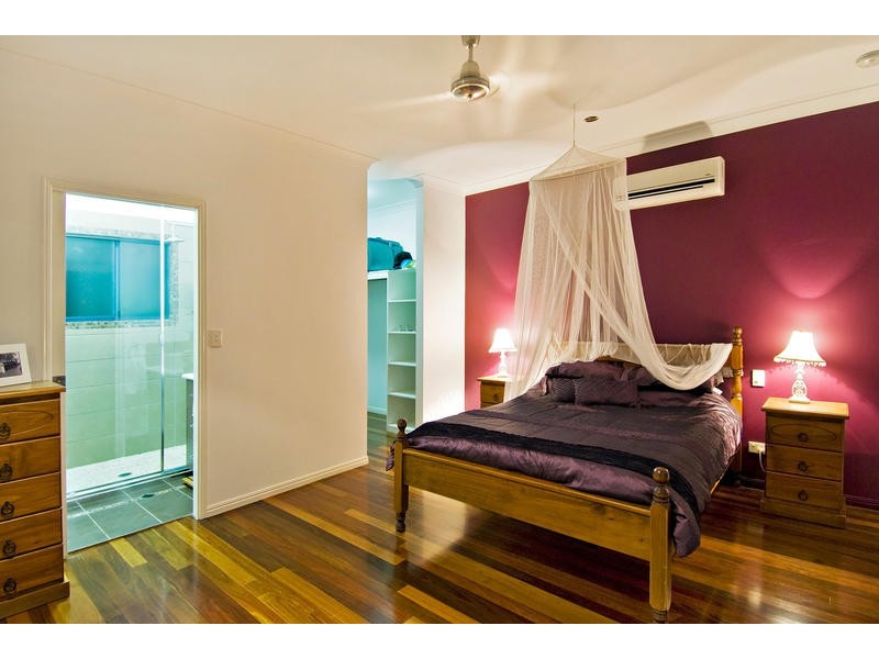 26 White Oak Ave, Mossman QLD 4873