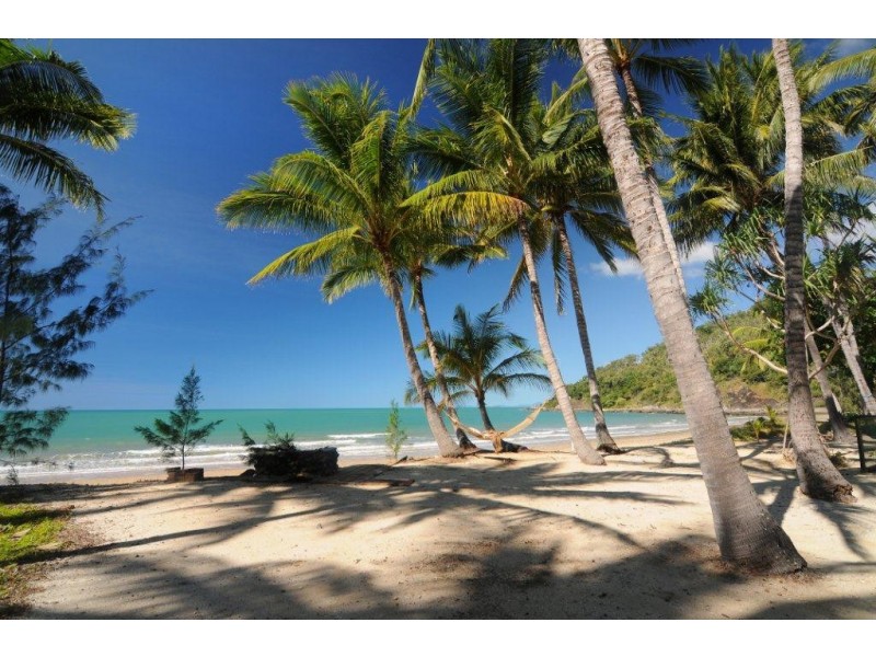 19 Oak Beach Road, Oak Beach QLD 4877