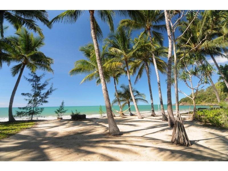 19 Oak Beach Road, Oak Beach QLD 4877