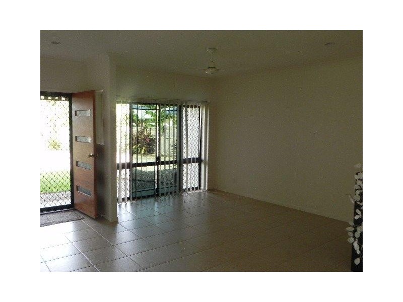 32 White Oak Ave, Mossman QLD 4873