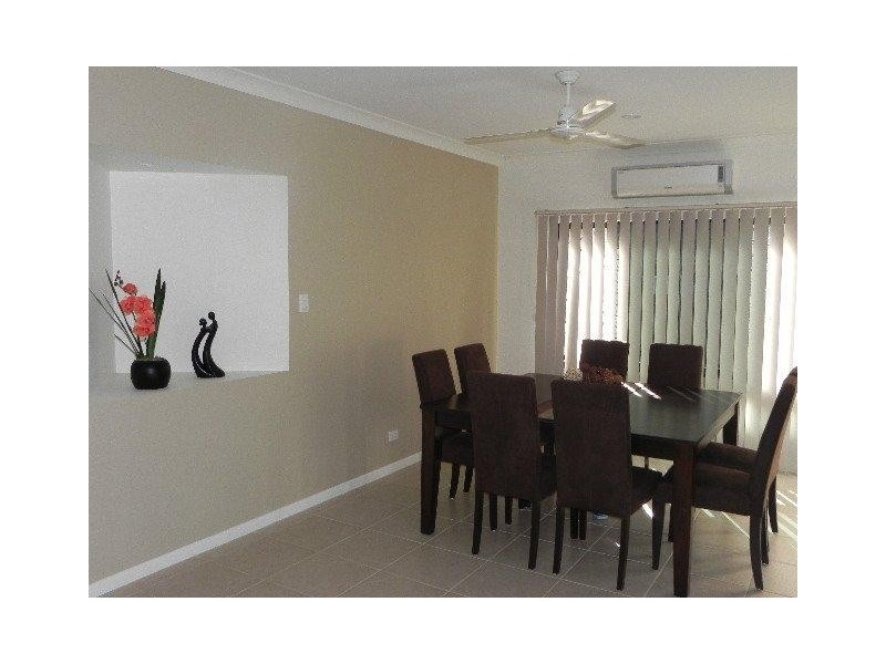 32 White Oak Ave, Mossman QLD 4873