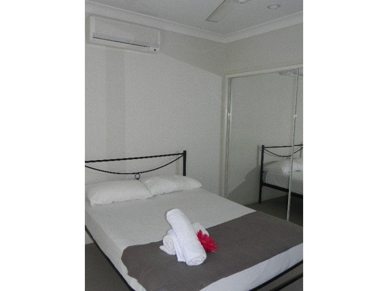 32 White Oak Ave, Mossman QLD 4873