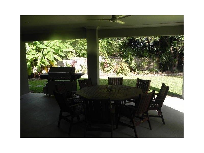 32 White Oak Ave, Mossman QLD 4873